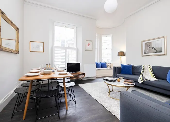 Joivy Sophisticated Apt Near Edinburgh Castle