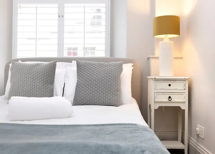 Joivy Sophisticated Apt Near Edinburgh Castle