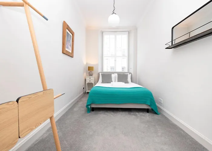 Joivy Sophisticated Apt Near Edinburgh Castle
