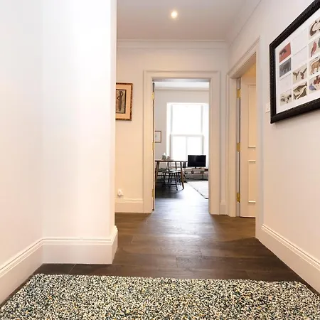 Joivy Sophisticated Apt Near Edinburgh Castle Exterior photo