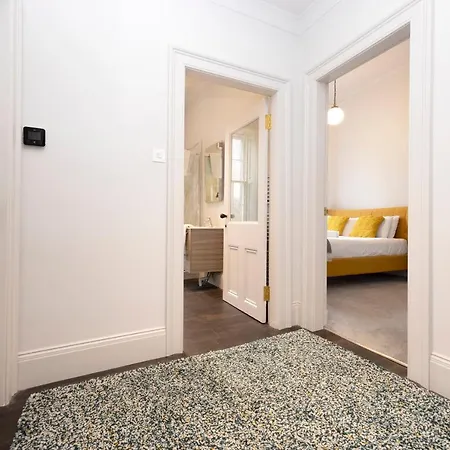 Joivy Sophisticated Apt Near Edinburgh Castle Exterior photo