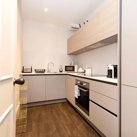 Joivy Sophisticated Apt Near Edinburgh Castle Exterior photo