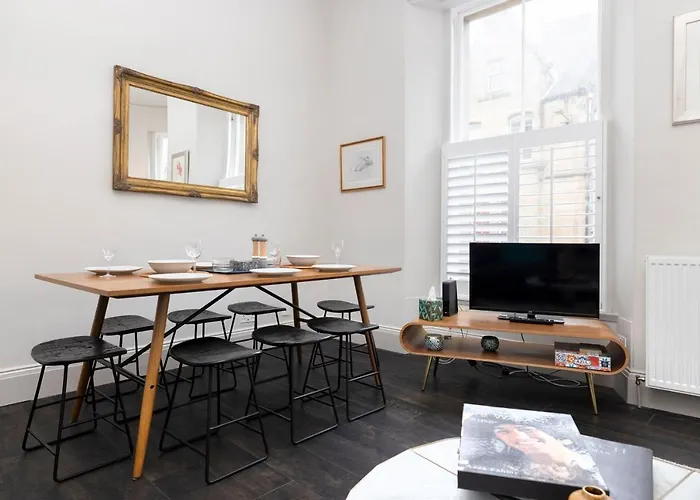 Joivy Sophisticated Apt Near Edinburgh Castle